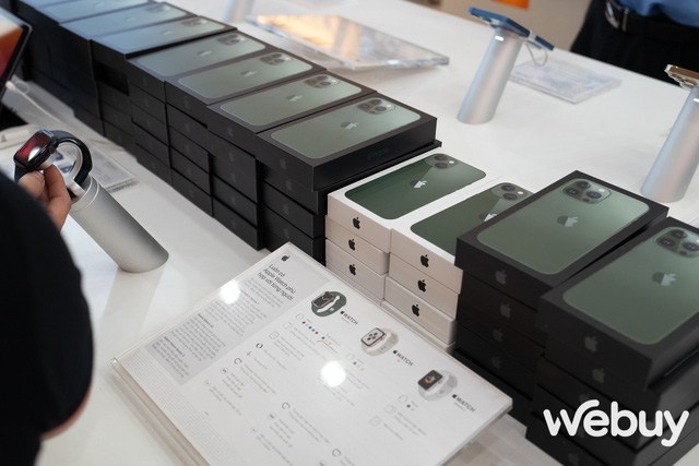 iPhone 13 Series Green version officially opened for sale in Vietnam - Photo 2.