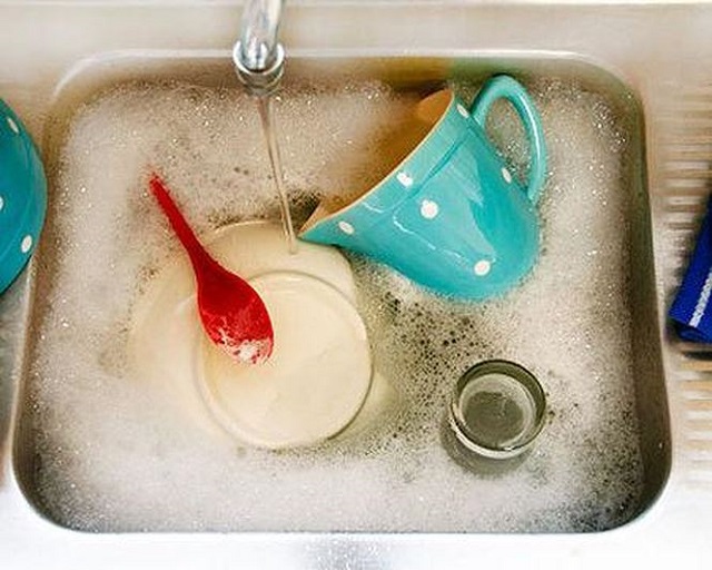  Có 2 kiểu dùng nước rửa bát vô cùng độc hại: Là nguyên nhân khiến cả gia đình mắc đủ thứ bệnh, bao gồm cả ung thư  - Ảnh 2.
