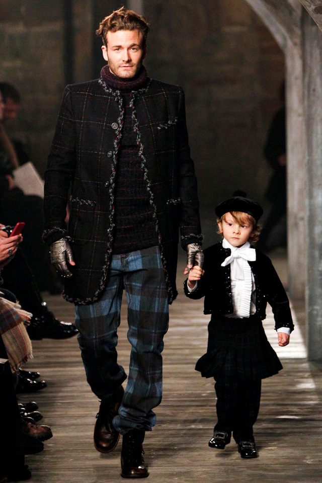   “The little prince with a great spirit, just 2 years old, strode at the Chanel show, how is he now with a million dollar fortune?  - Photo 3.