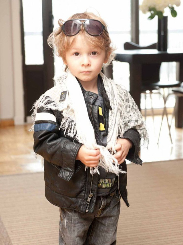   “The little prince with a great spirit, just 2 years old, strode at the Chanel show, how is he now with a million dollar fortune?  - Photo 4.