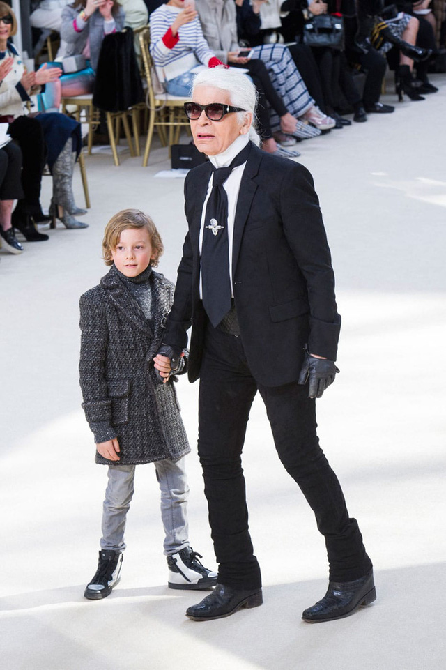   “The little prince with a great spirit, just 2 years old, strode at the Chanel show, how is he now with a million dollar fortune?  - Photo 9.