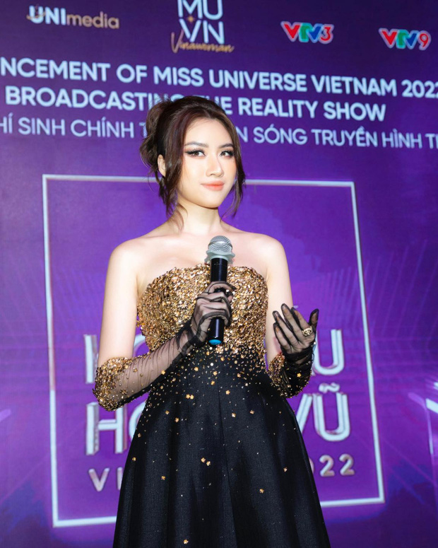 Học vấn khủng của MC hot nhất Miss Universe Vietnam: Từng đỗ thủ khoa đại học, dẫn song ngữ 3.000 chữ không cần kịch bản - Ảnh 1.