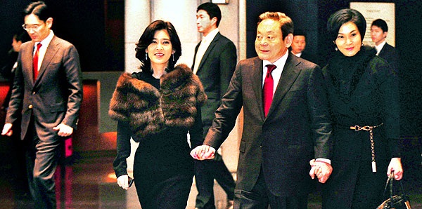 Hai nữ cường tỷ đô của gia tộc Samsung ở tuổi 50: Phong cách ăn vận thượng lưu, thần thái quyền uy, mỗi lần xuất hiện đều như sải bước trên sàn runway hàng hiệu - Ảnh 15.