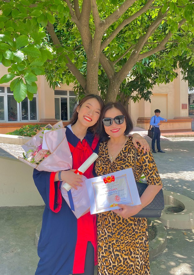 Loạt idol tóp tóp đã triệu follow còn học giỏi: Người đỗ đại học top đầu thế giới, người thủ khoa đầu ra Ngoại giao - Ảnh 17. Loạt idol tóp tóp đã triệu follow còn học giỏi: Người đỗ đại học top đầu thế giới, người thủ khoa đầu ra Ngoại giao - Ảnh 17.