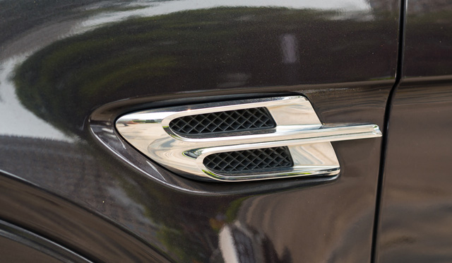 Mang nhiều chi tiết cá nhân hóa, chiếc Bentley Bentayga này dù cũ vẫn có giá lên tới hơn 15 tỷ đồng - Ảnh 12.