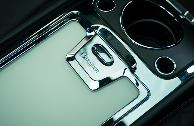 Mang nhiều chi tiết cá nhân hóa, chiếc Bentley Bentayga này dù cũ vẫn có giá lên tới hơn 15 tỷ đồng - Ảnh 27.