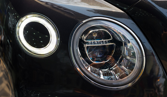 Mang nhiều chi tiết cá nhân hóa, chiếc Bentley Bentayga này dù cũ vẫn có giá lên tới hơn 15 tỷ đồng - Ảnh 6.