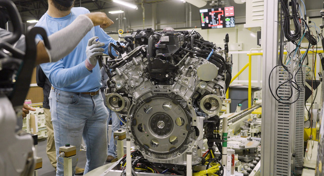 Like to go 'upstream, Toyota poured hundreds of millions of dollars to develop internal combustion engines - Photo 2.