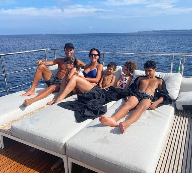  Bên trong du thuyền 7 triệu USD Cristiano Ronaldo dùng nghỉ ngơi bên gia đình  - Ảnh 4.