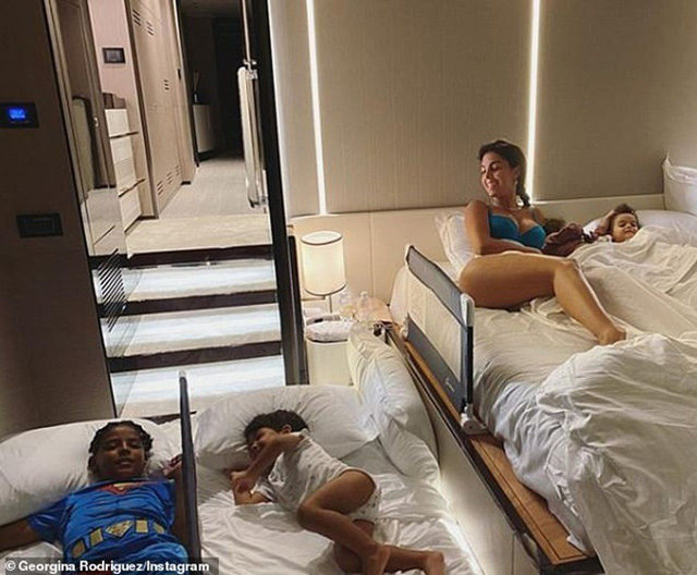  Bên trong du thuyền 7 triệu USD Cristiano Ronaldo dùng nghỉ ngơi bên gia đình  - Ảnh 5.