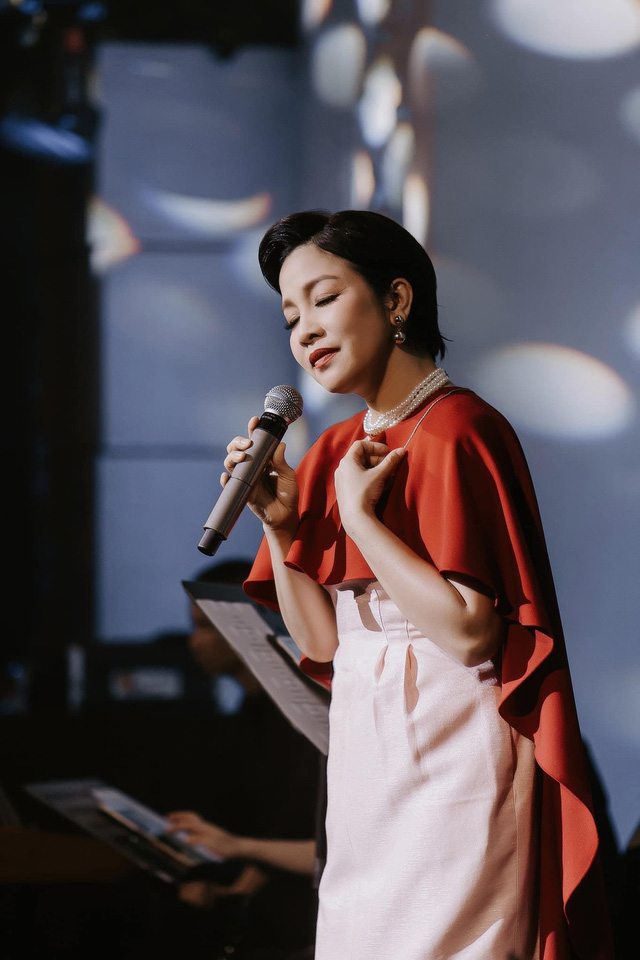  Diva Mỹ Linh sống an yên, viên mãn trong biệt phủ nhiều cây xanh nên tuổi U50 vẫn trẻ đẹp  - Ảnh 4.