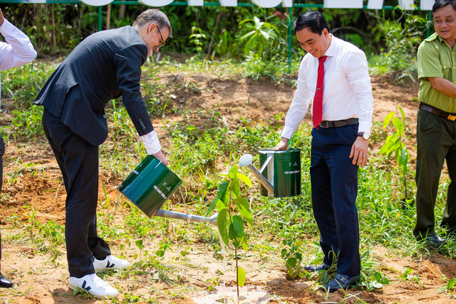  Giữ đúng lời hứa, VinFast bắt đầu trồng 65.000 cây xanh tương ứng với 65.000 đơn đặt hàng VF8 và VF9  - Ảnh 3.