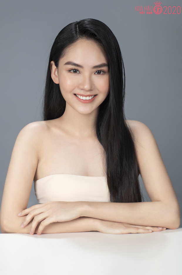 Thí sinh Miss World Vietnam 2022 ứng xử cực lưu loát, bắn tiếng Anh như gió ở đêm thi chung khảo: Hóa ra là nữ thần mặt mộc đạt IELTS 8.0 - Ảnh 2. Thí sinh Miss World Vietnam 2022 ứng xử cực lưu loát, bắn tiếng Anh như gió ở đêm thi chung khảo: Hóa ra là nữ thần mặt mộc đạt IELTS 8.0 - Ảnh 2.