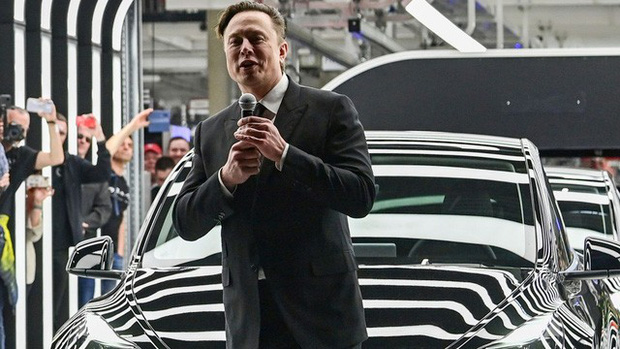   How does billionaire Elon Musk run many of the world's largest companies at the same time?  - Photo 1.