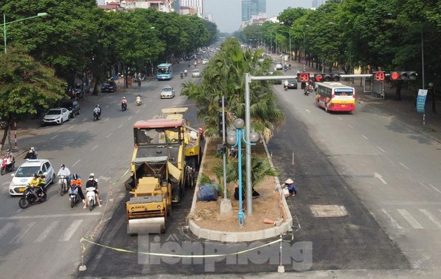 Diện mạo đường Hoàng Quốc Việt sau khi có thêm 2 làn xe - Ảnh 1.