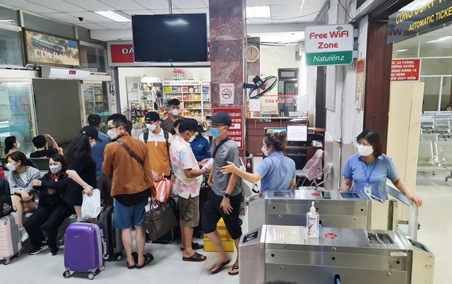         HOT: customers flock to Da Nang, the airport, the train station is hard - photo 3.