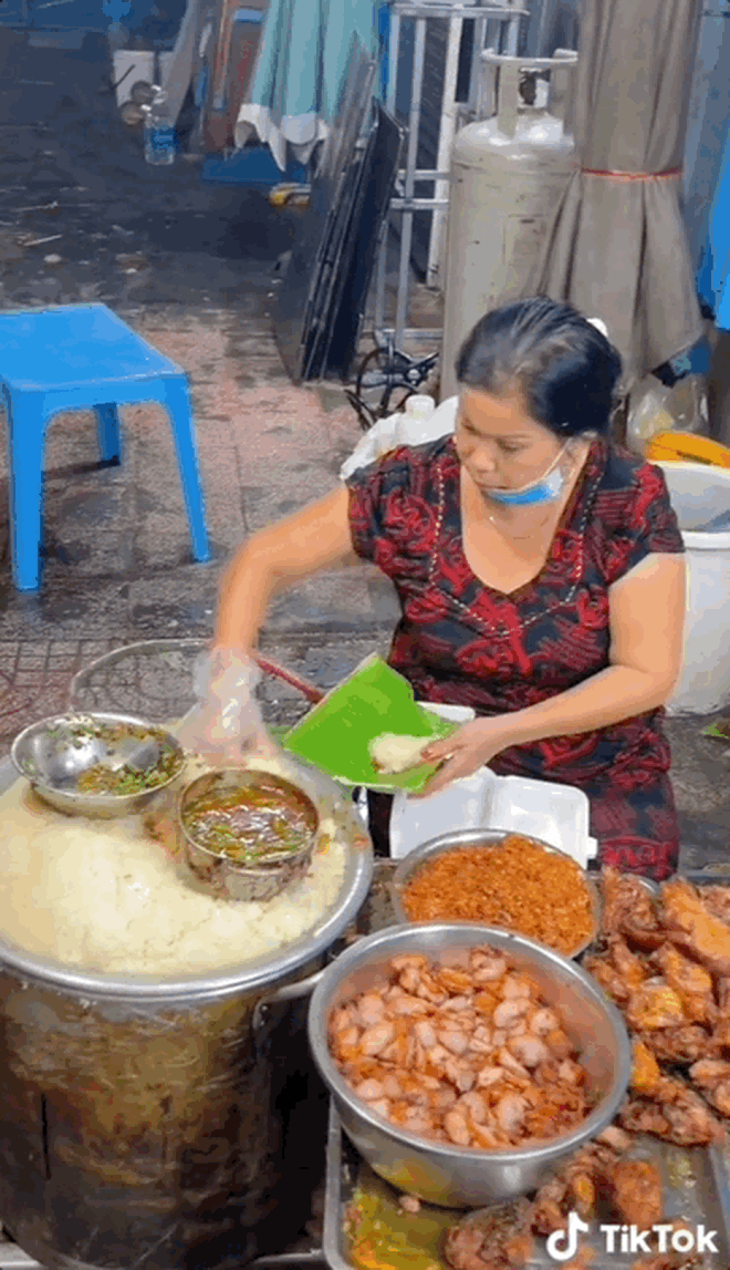   Before being accused of swearing at customers and being unhygienic, how terrible was the sticky rice at the famous Ba Chieu market in Saigon?  - Photo 1.