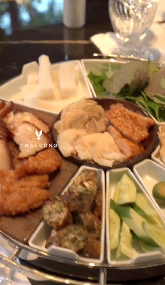   Thai Cong eats rice noodles with shrimp paste in a tray of 36 million VND - Photo 5.