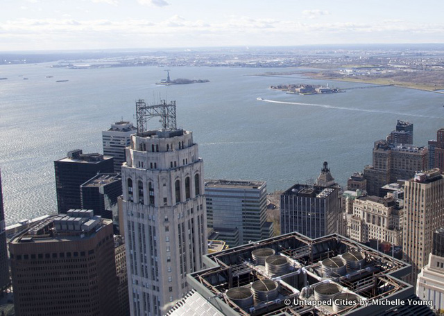 Có một nơi được mệnh danh là “địa ngục cao tầng” giữa khu dân cư sang trọng bậc nhất New York: Sống trong căn hộ đắt đỏ nhưng hàng ngày phải leo 59 tầng để ra khỏi nhà - Ảnh 1.