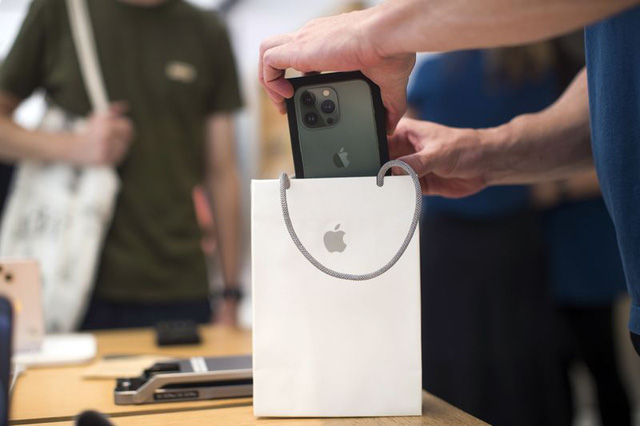 Vì sao Apple lại muốn cho thuê, thay vì bán iPhone? - Ảnh 1.