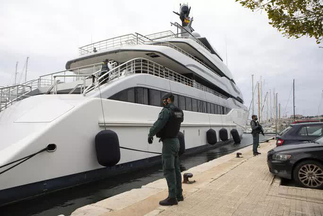   Confiscate the superyacht, the US accuses the Russian tycoon of 