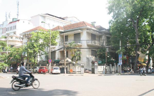 Những biệt thự, tòa nhà kiến trúc cổ bị xóa sổ xây cao ốc ở Hà Nội gây xôn xao - Ảnh 4.