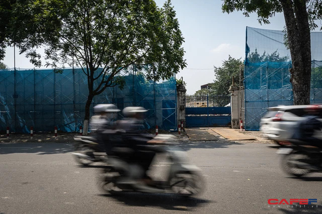  Cận cảnh tòa nhà cổ 4 mặt tiền gần quảng trường Ba Đình vừa bị yêu cầu dừng phá dỡ: Một công ty trên sàn dự định kết hợp Him Lam xây cao ốc trị giá 1.500 tỷ đồng  - Ảnh 6.