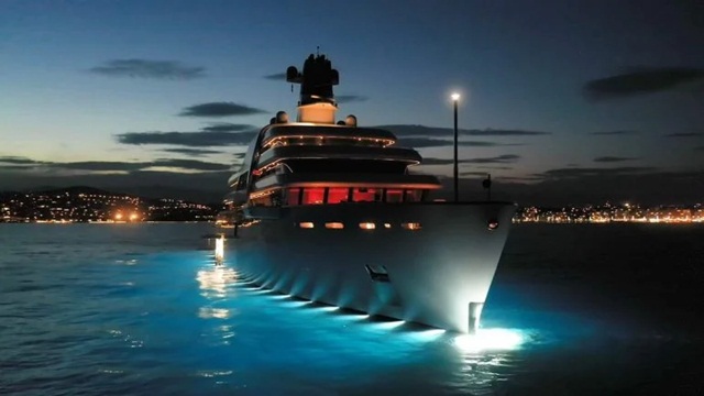 Billionaire Roman Abramovich borrowed 1 million USD - Photo 2.