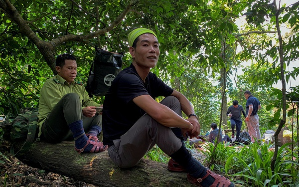 Chuyện hàng trăm lâm tặc hoàn lương: Dẫn tour hang động lớn nhất Việt Nam, lương giảm hơn phân nửa nhưng được sống thanh thản đầu óc - Ảnh 1.