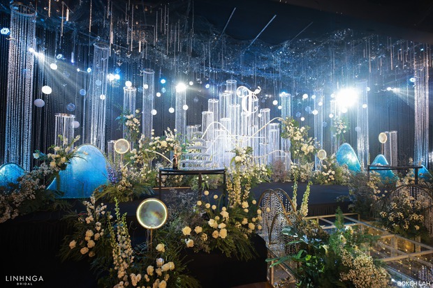  Không gian tiệc gần 1 tỷ đồng, khách mời toàn ngôi sao, visual cô dâu chú rể hoàn hảo  - Ảnh 3.