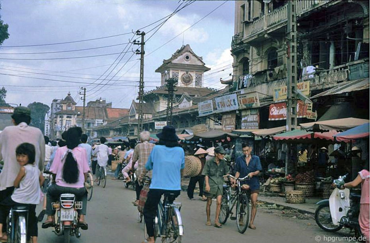 Ông chủ khu chợ di sản lớn nhất Sài Gòn: Trưa vật vạ ở bến thuyền, tối lê la ngủ nhờ trước hiên nhà, thành bậc cự phú nhờ vô số mưu mẹo kinh doanh độc đáo - Ảnh 8.