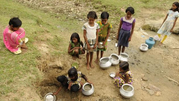 Thiếu nước và dịch bệnh do nắng nóng kỷ lục tại Ấn Độ - Ảnh 1.