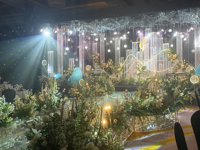  Không gian tiệc gần 1 tỷ đồng, khách mời toàn ngôi sao, visual cô dâu chú rể hoàn hảo  - Ảnh 5.