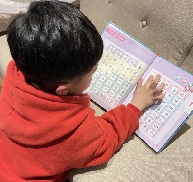 Mẹ là Tiến sĩ ngày nào cũng dạy con trai 5 tuổi làm một việc, chồng phàn nàn vô ích, ai ngờ con vào tiểu học đạt thành tích đáng kinh ngạc - Ảnh 2. Mẹ là Tiến sĩ ngày nào cũng dạy con trai 5 tuổi làm một việc, chồng phàn nàn vô ích, ai ngờ con vào tiểu học đạt thành tích đáng kinh ngạc - Ảnh 2.