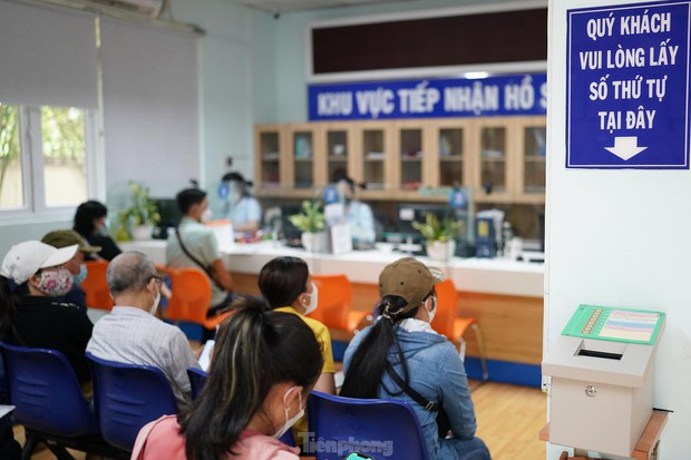 Đi làm thủ tục rút bảo hiểm thất nghiệp từ tờ mờ sáng - Ảnh 16. Đi làm thủ tục rút bảo hiểm thất nghiệp từ tờ mờ sáng - Ảnh 16.