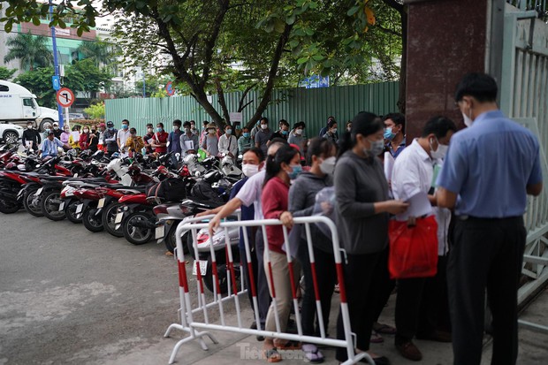 Đi làm thủ tục rút bảo hiểm thất nghiệp từ tờ mờ sáng - Ảnh 18. Đi làm thủ tục rút bảo hiểm thất nghiệp từ tờ mờ sáng - Ảnh 18.