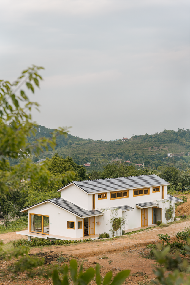 The architect and his wife escaped to Ba Vi to build a beautiful Japanese-style duplex villa like in a magazine - Photo 4.