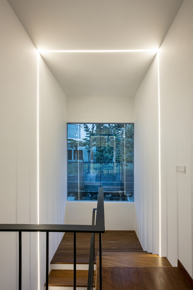 Hồ cá Koi trong không gian xanh mát ở ngôi nhà ống rộng 350 m2 - Ảnh 6. Hồ cá Koi trong không gian xanh mát ở ngôi nhà ống rộng 350 m2 - Ảnh 6.