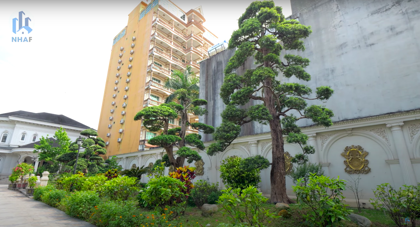 Choáng ngợp dinh thự sân vườn tại Quảng Ninh do người Pháp thiết kế: Rộng 4.000 m2, mất 6 năm hoàn thiện, tầng hầm đỗ được 30 chiếc ô tô   - Ảnh 3.