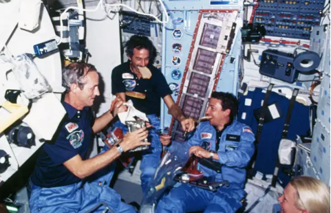 Lương khô và thức ăn của các phi hành gia NASA đã được cải tiến thế nào từ năm 1960 đến nay? - Ảnh 6.