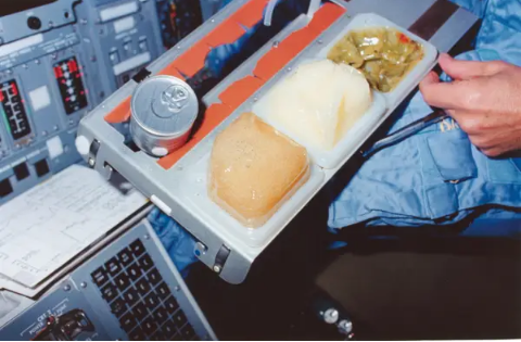 Lương khô và thức ăn của các phi hành gia NASA đã được cải tiến thế nào từ năm 1960 đến nay? - Ảnh 8.