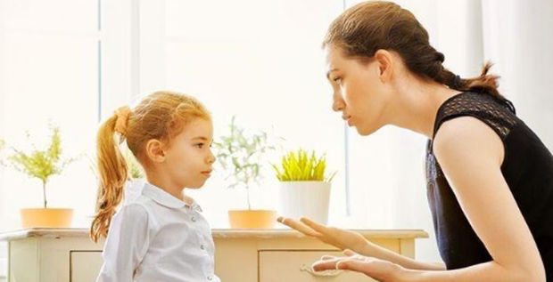  9 câu hàng ngày cha mẹ hay nói cho đã miệng nhưng lại mang tính sát thương cao, để lại di chứng nặng nề cho con khi trưởng thành - Ảnh 2.