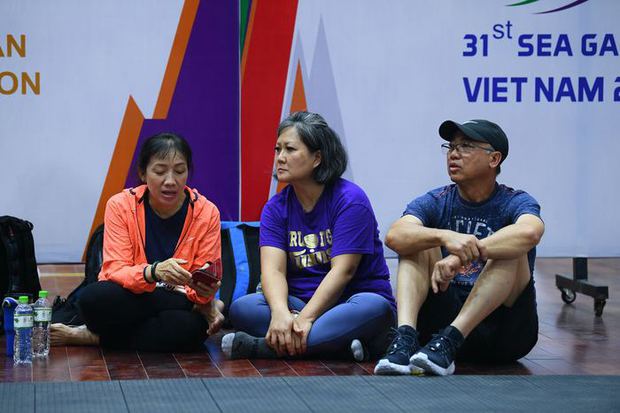   Meet the parents who move halfway around the world to support their daughter to play for the Vietnamese basketball team - Photo 1.