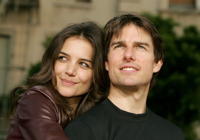  Bí ẩn cuộc hôn nhân địa ngục của Katie Holmes và Tom Cruise: Ngỡ trúng số vì lấy chồng giàu và đẹp, nào ngờ suốt 10 năm ôm con tháo chạy  - Ảnh 2.