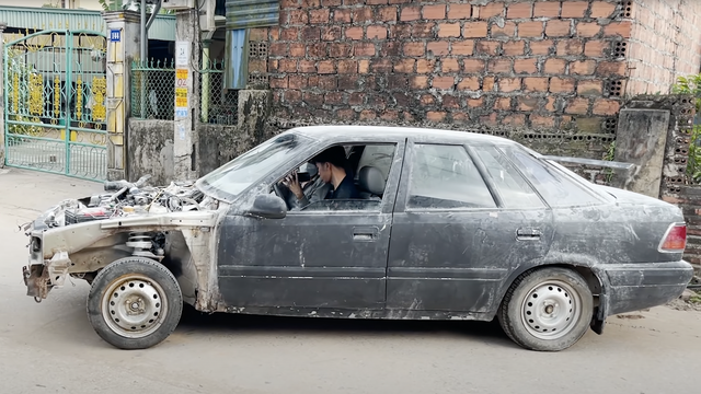 Nhóm bạn trẻ Quảng Ninh hồi sinh chiếc ô tô nát 30 năm tuổi, chế thành siêu phẩm Pagani Huayra giống xe Minh Nhựa - Ảnh 3. Nhóm bạn trẻ Quảng Ninh hồi sinh chiếc ô tô nát 30 năm tuổi, chế thành siêu phẩm Pagani Huayra giống xe Minh Nhựa - Ảnh 3.