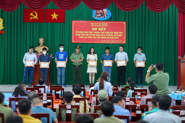 Hơn 1.230 tin báo Zalo về ANTT được người dân quận Tân Phú gửi đến lực lượng Công an - Ảnh 4.