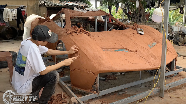 Nhóm bạn trẻ Quảng Ninh hồi sinh chiếc ô tô nát 30 năm tuổi, chế thành siêu phẩm Pagani Huayra giống xe Minh Nhựa - Ảnh 6. Nhóm bạn trẻ Quảng Ninh hồi sinh chiếc ô tô nát 30 năm tuổi, chế thành siêu phẩm Pagani Huayra giống xe Minh Nhựa - Ảnh 6.