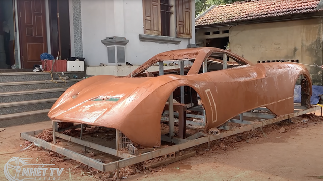Nhóm bạn trẻ Quảng Ninh hồi sinh chiếc ô tô nát 30 năm tuổi, chế thành siêu phẩm Pagani Huayra giống xe Minh Nhựa - Ảnh 7. Nhóm bạn trẻ Quảng Ninh hồi sinh chiếc ô tô nát 30 năm tuổi, chế thành siêu phẩm Pagani Huayra giống xe Minh Nhựa - Ảnh 7.
