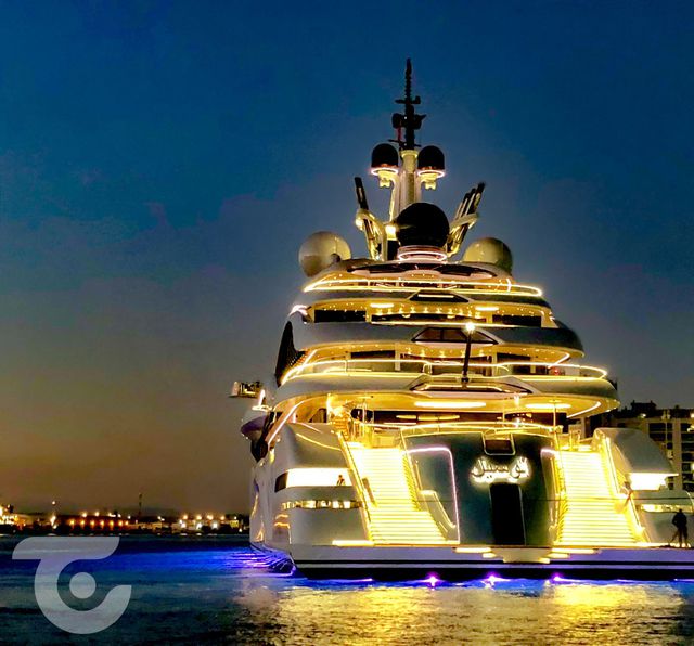 The superyacht is known as the lavish floating residence of the King of Qatar - Photo 8.