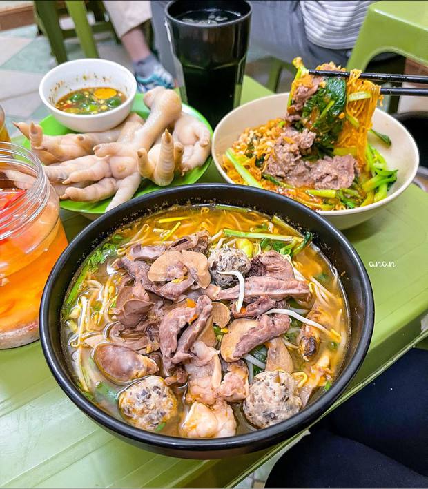   10 spicy and sour noodle shops across Hanoi, eat right away to beat the cold in mid-May - Photo 1.